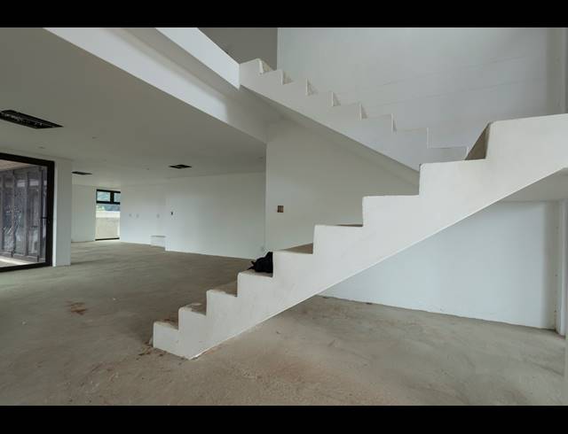 8 BEDROOM HOUSE FOR SALE IN IZINGA
